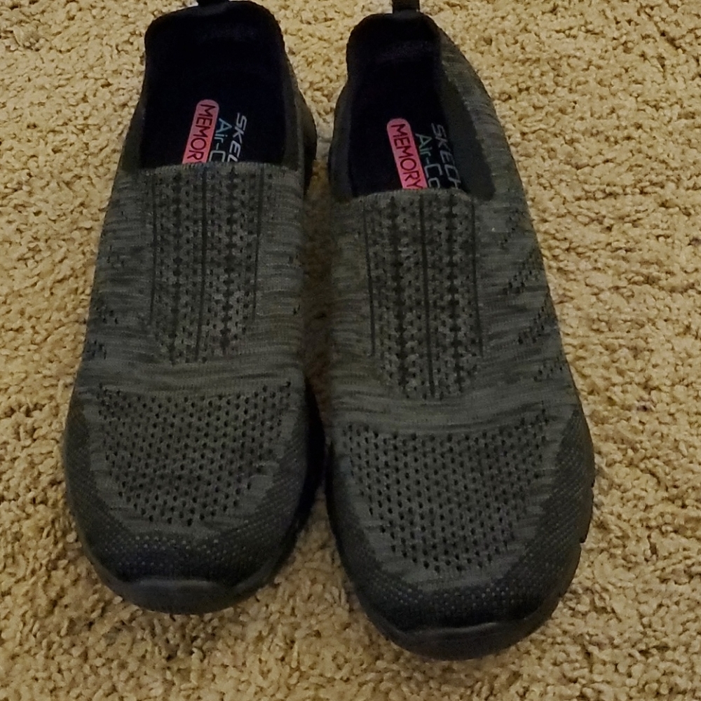 Brand new Skechers "Air Cooled" Memory Foam size 7 no box